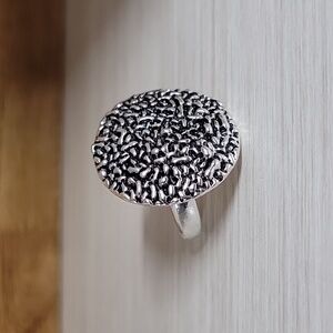 PEBBLE TEXTURE STATEMENT RING